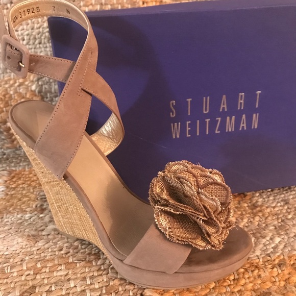 Stuart Weitzman 7N Flower Straw Wedge 4” heels